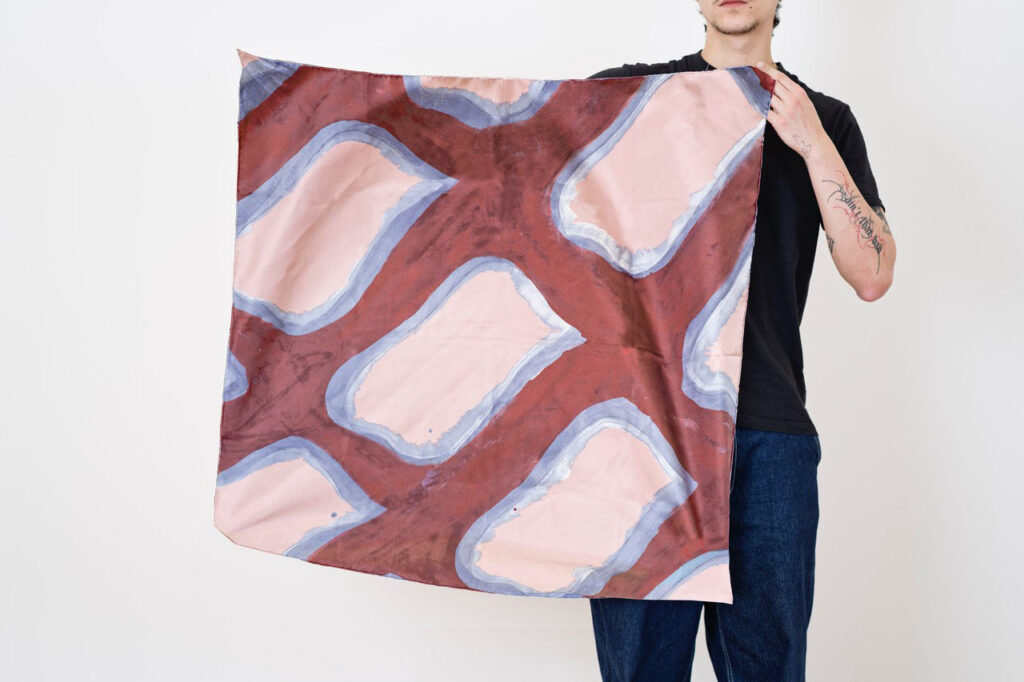 Carré de soie Claude Viallat, Ceysson Benetiere et Brochier Soieries